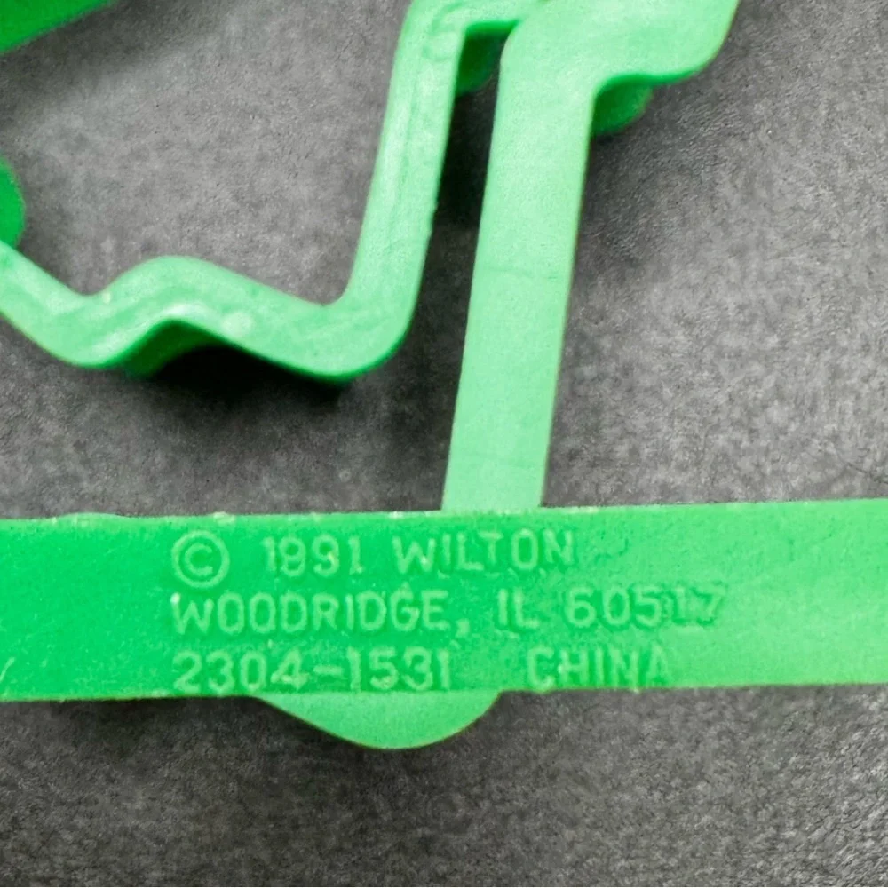 VTG 1991 Wilton Cookie Cutter Set of 3 Christmas Trees Graduating Sizes